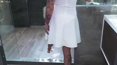 kinky MILF playing with herself in the shower
