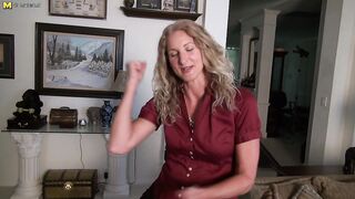 Sexy American housewife gets her pussy all wet