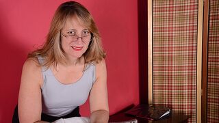 Horny American housewife spanks herself and masturbates