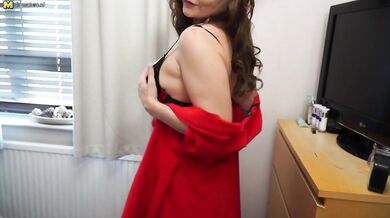 Hot British housewife playing with herself