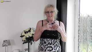 Chubby mature lady from the UK getting wet and wild