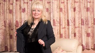 Chubby British mature lady playing with herself