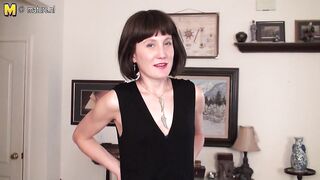 hairy American housewife playing with herself