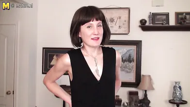 hairy American housewife playing with herself