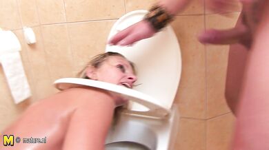 Horny mature nympho doing kinky shit on the toilet