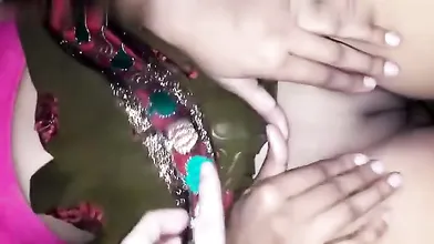 Indian amateur cleans hairy muff