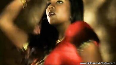 Indian Princess Getting Down Naked And Dance Nakedly
