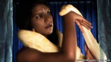 Indian Girlfriend Exposes Her Natural Booty Dance Still