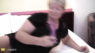 Chubby mature slut playing with her toys