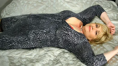 chubby mature slut and her cucumber