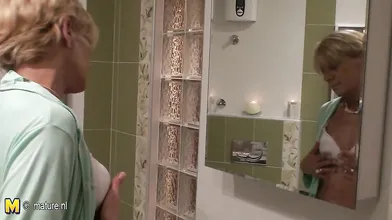This mama loves to play in the bathtub