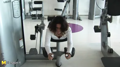 These mature women love to get sweaty in the gym