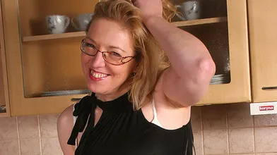 Housewife Jane loves to get wet in her kitchen