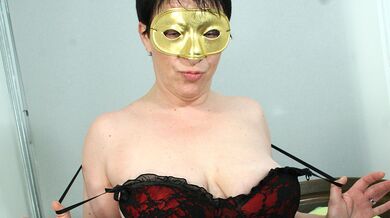Masked mature slut getting herself wet