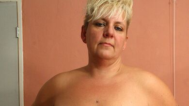 Blonde mature Nicole getting soaking wet