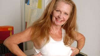 Kinky American housewife goes wet