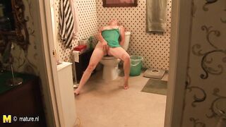 Kinky American housewife goes wet
