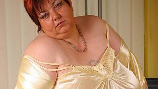 Big Malinka gets herself mushy and horny