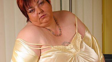 Big Malinka gets herself mushy and horny