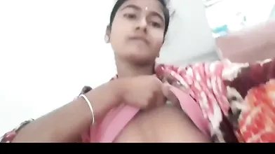 Tamil girl show her boobs