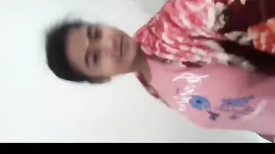 Tamil girl show her boobs
