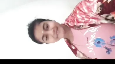 Tamil girl show her boobs