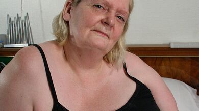 This big mama gets her face covered in cum