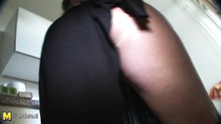kinky housewife gets her face covered with jizz
