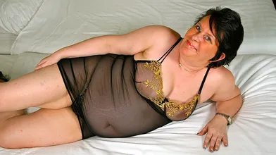 This naughty big mama loves to play with her toy