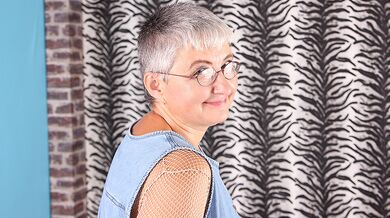 This hairy mature slut loves to play alone