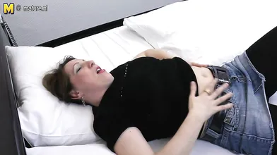 Horny mature housewife loves to get her pussy wet