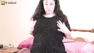 Big breasted mama shaking things up