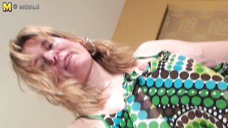 Horny housewife works her pussy and reaches climax