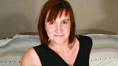 Amateur housewife loves to work that pussy