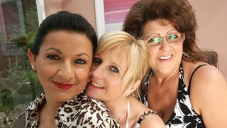 Three mature lesbians have some serious fun