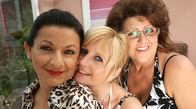 Three mature lesbians have some serious fun