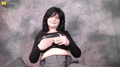 Chubby mama playing with her tits and pussy