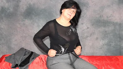 Chubby mama playing with her tits and pussy