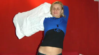 This housewife loves to play on the couch