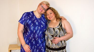 Two chubby mature lesbians go at it