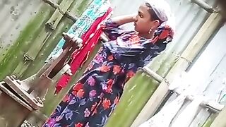 Village girl bathing video