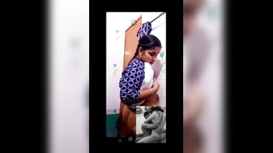 Tamil girl show her ass