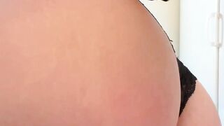 Hot Wife Shaking and Slapping Her Ass
