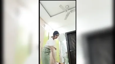 College girl dress changing video