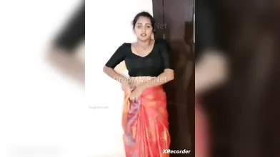 Tamil Girl Navel Show In Tango Live - Show Gurl