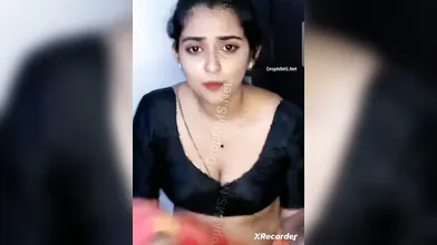 Tamil Girl Navel Show In Tango Live - Show Gurl