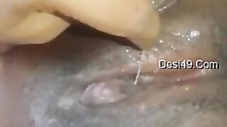 Tamil Hot Mom Kamavery Thevidiya Hard Fingring Very Big Boob