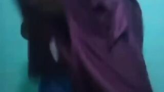 Sexy gf showing