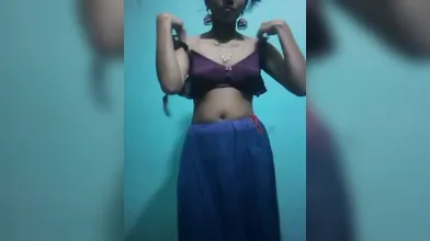 Sexy gf showing