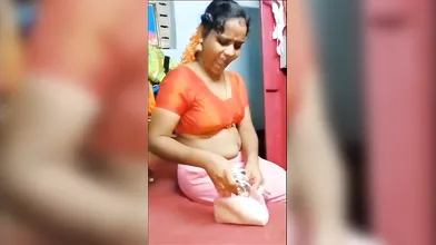 Tamil Item Vachila Periya Molai Morattu Suthu Thevidiya - Slut Mommy